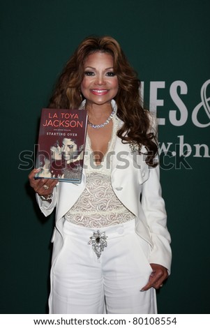 LOS ANGELES - JUN 28:  LaToya Jackson at the Book Signing for \