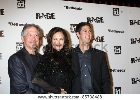 LOS ANGELES - SEPT 30:  Lynda Carter, husband, son arriving at  the RAGE Game Launch at the Chinatown\'s Historical Central Plaza on September 30, 2011 in Los Angeles, CA