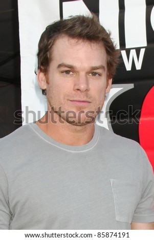 LOS ANGELES - OCT 1:  Michael C Hall arriving at the Light The Night Hollywood Walk 2011 at the Sunset Gower Studios on October 1, 2011 in Los Angeles, CA