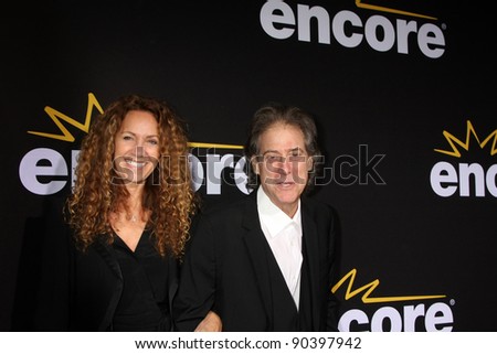 LOS ANGELES - DEC 7:  Richard Lewis arrives at the Premiere Of Encore\'s \