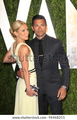 LOS ANGELES - FEB 26:  Kelly Ripa; Mark Consuelos arrive at the 2012 Vanity Fair Oscar Party  at the Sunset Tower on February 26, 2012 in West Hollywood, CA
