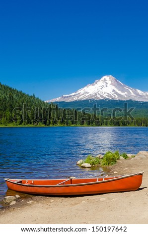 Mountain lake and boats. Trillium Lake in Oregon, USA. Beauty world.