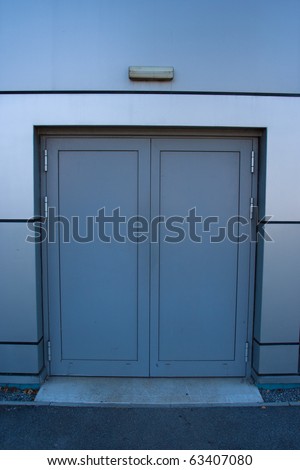 A closing door in a sport center.