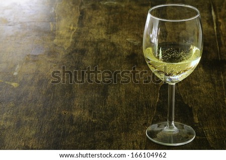 a glass of white wine/White wine
