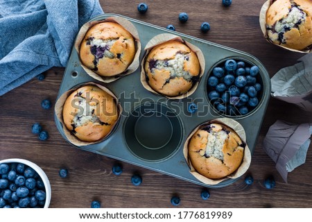 Similar – Foto Bild Eine Dose selbst gebackener Weihnachtsplätzchen mit Zuckerguss und Pistazien