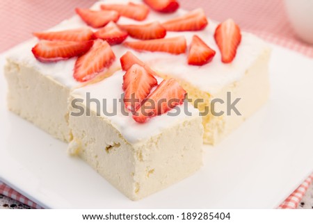 Strawberry cheese cake, put on white plate