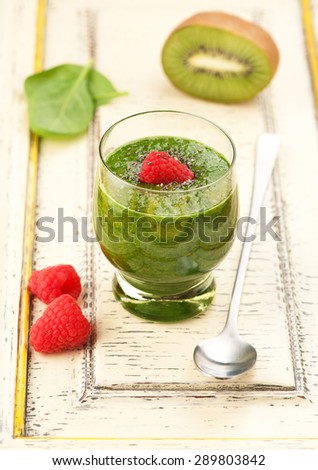 Green smoothie with spinach, kiwi and raspberries. Super Foods
