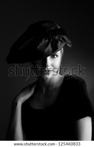 Retro woman portrait in the black hat