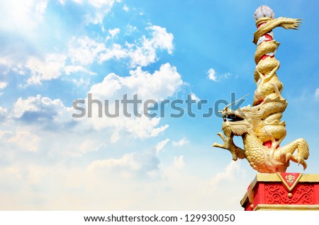 Dragon statue roll the column with blue sky background