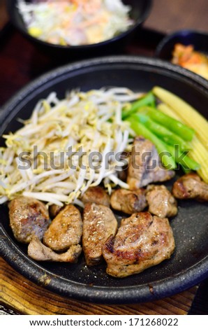 Beef steak with vegetable in hot pan