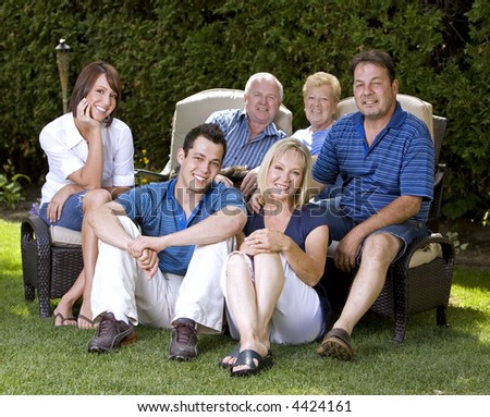 family of seven with three generations in the summer