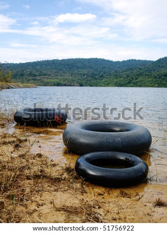 Three rubber ring at Area lake