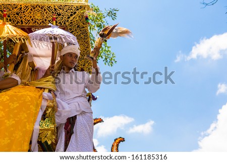 UBUD, BALI, INDONESIA - NOV 1: Man stands in procession tower for cremation of the Queen ceremony on November 1, 2013 in Ubud, Bali.