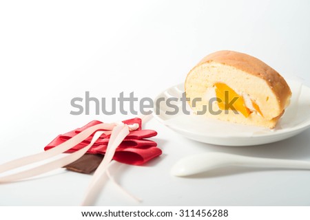 cream mango cake roll can be used as background of food