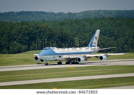RALEIGH, NC, USA - SEPTEMBER 14: President Barack Obama leaves RDU airport on Air Force one on September 14, 2011 in Raleigh, NC, USA