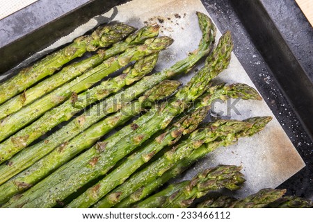 Freshly grilled asparagus spears with oil, salt and pepper