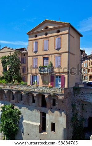 Old houses line the River Tarn at Albi, South West France