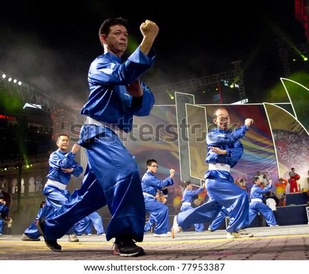 KUALA LUMPUR-MAY 21:Chinese man performed a martial art during The Colours of Malaysia Festival 21 May,2011 in Kuala Lumpur,Malaysia.The festival celebrates the country\'s unique spectrum of cultures.