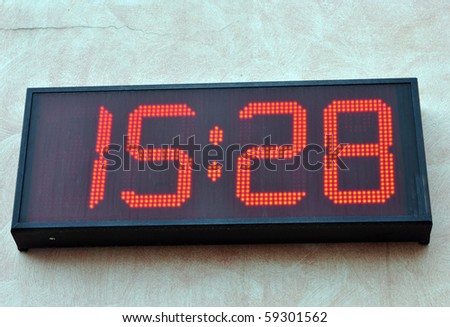 digital clock to mark the exact time and over time, through the display.