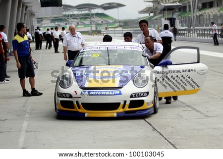 SEPANG, MALAYSIA - DECEMBER 5: Blue Girl\'s racing crews pushed the car to the garage during the MHH Super Series Round 5 on December 5, 2009 in Sepang, Malaysia