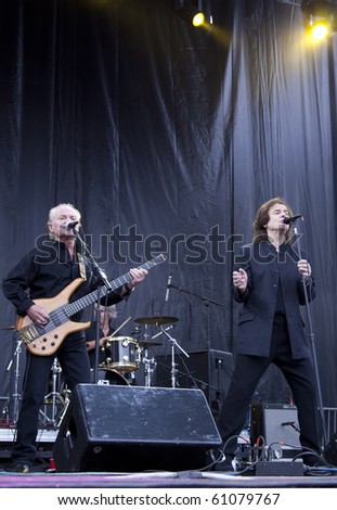 CLARK, NJ - SEPTEMBER 12: Bass player Jim Rodford and lead singer Colin Blunstone of the band The Zombies perform at the Union County Music Fest on September 12, 2010 in Clark, NJ.