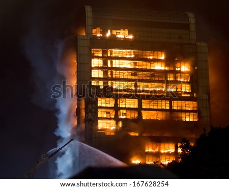 15/12/2013  Guangzhou China building on fire / big fires /news