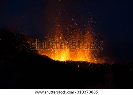 Volcano Eruption in Iceland, Fimmvorduhals. This eruption is between Eyjafjallajokull and Myrdalsjokull. Iceland 30 march 2010