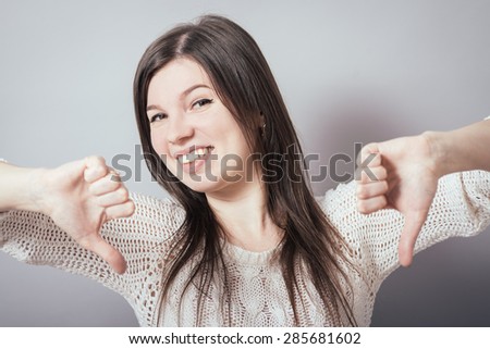 girl showing thumbs down