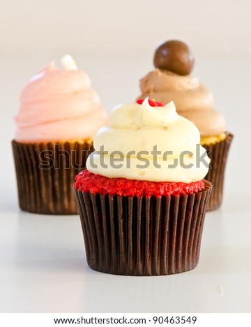 Mini cupcakes with cream strawberry and chocolate frosting