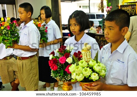 NAKHON PATHOM,THAILAND-JUNE 28 : Both male and female students grace reminiscent of a teacher in traditionally of Respect Teacher Day, 28 June 2012 at Nakhon Pathom,Thailand.