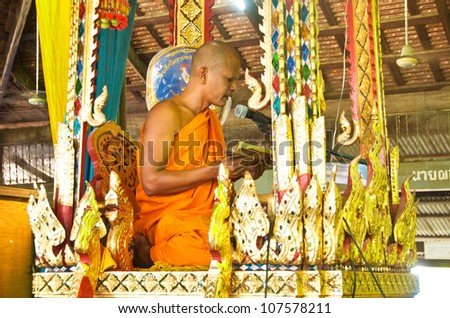 SAMUT SAKHON,THAILAND-SEPT 23 : Buddhist monks together to pray  in the tradition of giving alms Buddhist monks with honey on September 23,2010 in Samut Sakhon,Thailand.