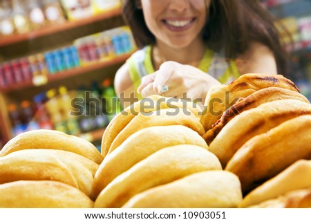 customer in a supermarket buying a slice of pizza