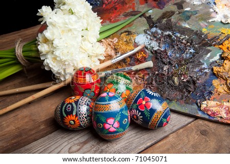 Painter\'s pallet with brushes and russian easter eggs
