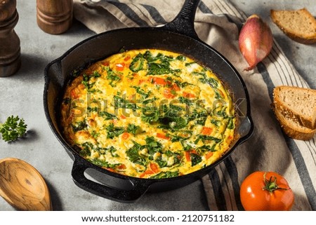Homemade Egg and Spinach Frittata with Feta Foto d'archivio © 