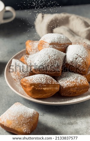 Homemade New Orleans French Beignets with Powdered Sugar Stockfoto © 