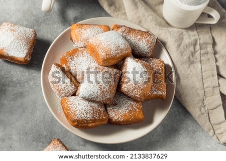 Homemade New Orleans French Beignets with Powdered Sugar Stockfoto © 