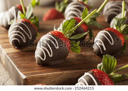 Homemade Chocolate Dipped Strawberries Ready to Eat