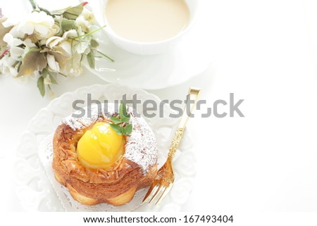 Chestnut pastry pie and Milk tea