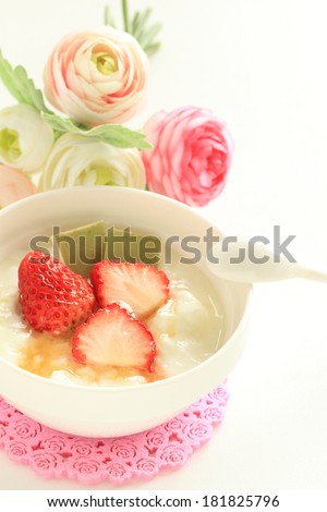 strawberry and honey with green tea chocolate on yogurt