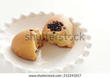 japanese confectionery, sweet potato cake in half section