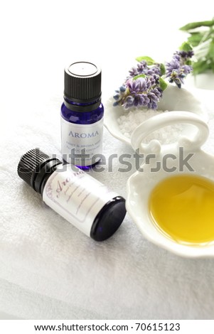 Aroma oil and massage oil