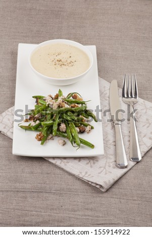 grilled green beans, cheese and walnut salad with white sauce
