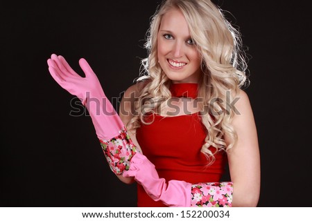 cute young woman ready to wash dishes