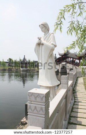 Lady sculpture, modern ornamental sculpture in Chinese garden