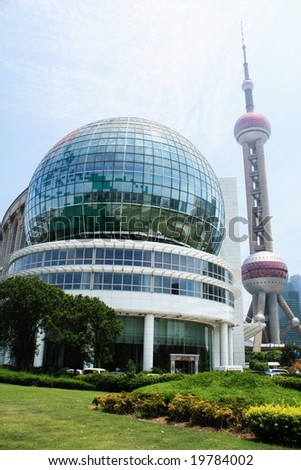 Shanghai\'s Oriental Pearl Tower & Futuristic building, for 2010 Shanghai\'s World Expo