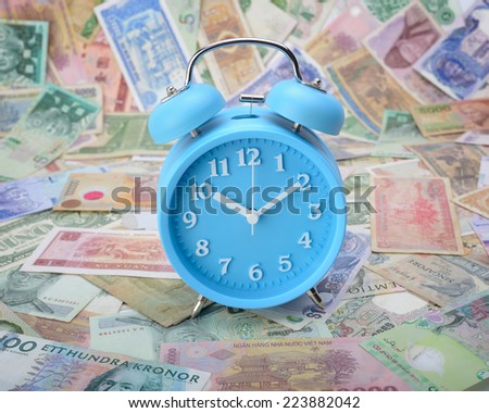 Clock on world currency
