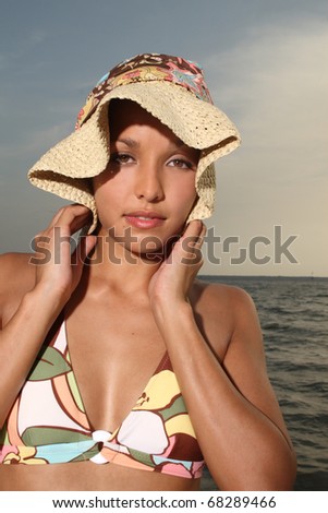 Pretty young bikini model in floppy hat