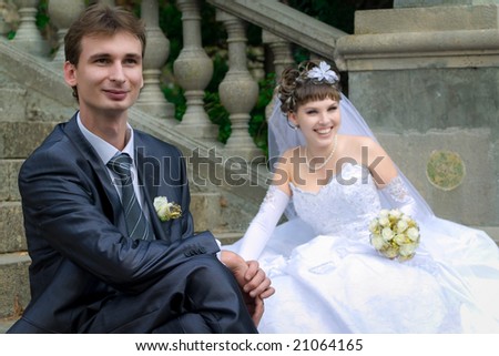 happy married couple enjoy their time outdoors