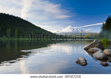 Mt Hood and Trillium Lake in Oregon, USA
