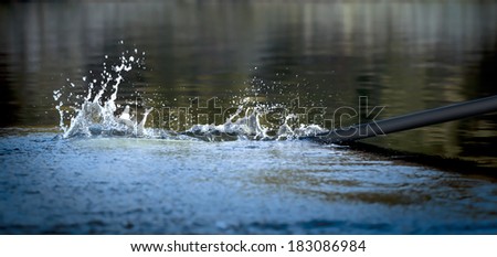 Carbon oar from single scull boat. / splash time